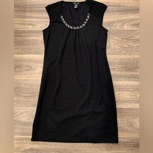 Spense ladies dress. Size: 8. Soft knit. Chain detail at neckline. Gorgeous!
